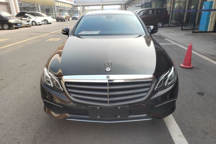 奔驰E级 2019款 E 260 L车身外观2