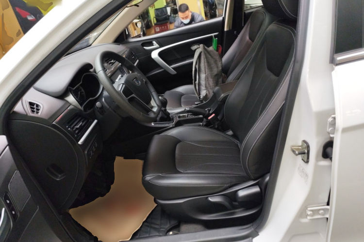 吉利汽车 帝豪 2017款 三厢百万款 1.5L 手动向上版中控内饰19