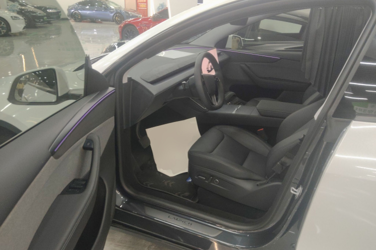 特斯拉 Model Y 2025款 后轮驱动 首发版中控内饰20