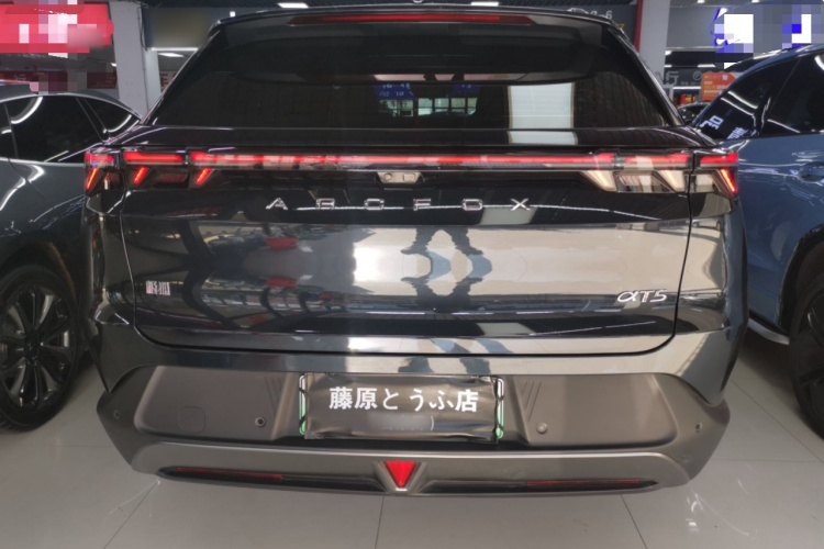 ARCFOX极狐 极狐 阿尔法T5(ARCFOX αT5) 2025款 520 PRO车身外观6004