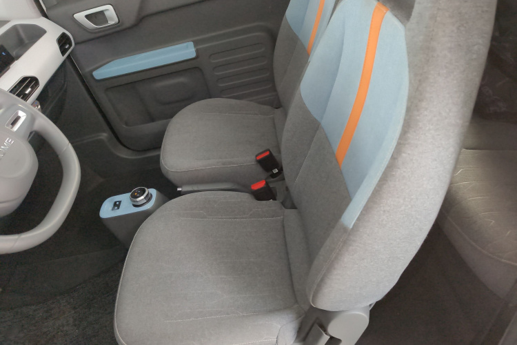 吉利银河 2023款 熊猫mini 200km 耐力熊中控内饰7004