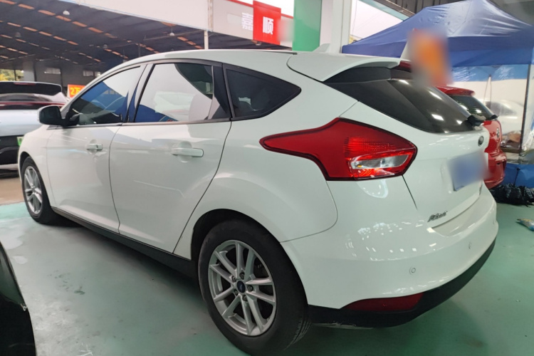 福特 福克斯 2017款 两厢 EcoBoost 125 手动超能风尚型智行版车身外观4