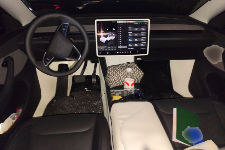 特斯拉 Model Y 2025款 后轮驱动版中控内饰12