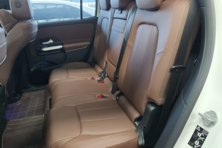 奔驰GLB 2021款 GLB 200 动感型中控内饰21