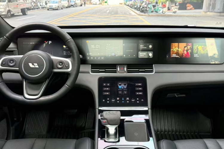 理想汽车 理想ONE 2020款 增程6座版中控内饰12