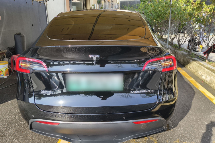 特斯拉 Model Y 2022款 后轮驱动版车身外观6