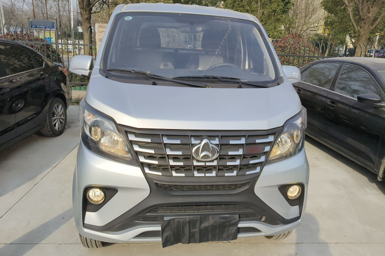 长安凯程 长安星卡 2023款 1.5L GDI 双排2.55米载货汽车舒适型车身外观2