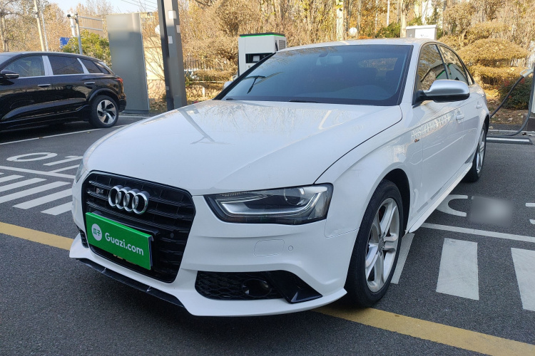 奥迪A4L 2015款 45 TFSI quattro个性运动型车身外观1