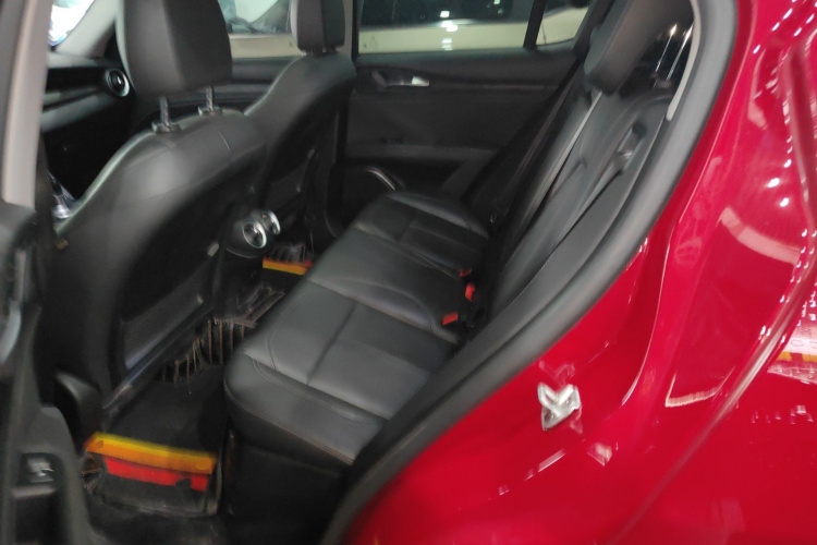 阿尔法·罗密欧 Stelvio斯坦维 2017款 2.0T 200HP 精英版中控内饰21