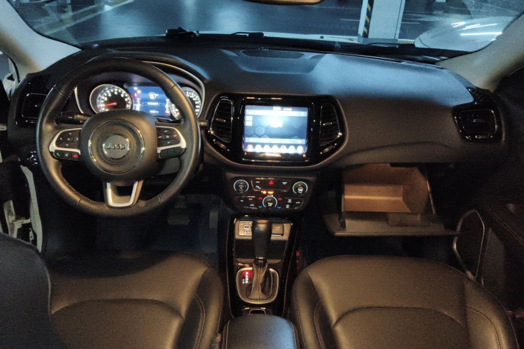 Jeep 指南者 2019款 220T 自动家享版中控内饰7002