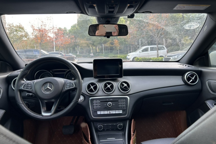 奔驰CLA 2016款 改款 CLA 200 动感型中控内饰7001