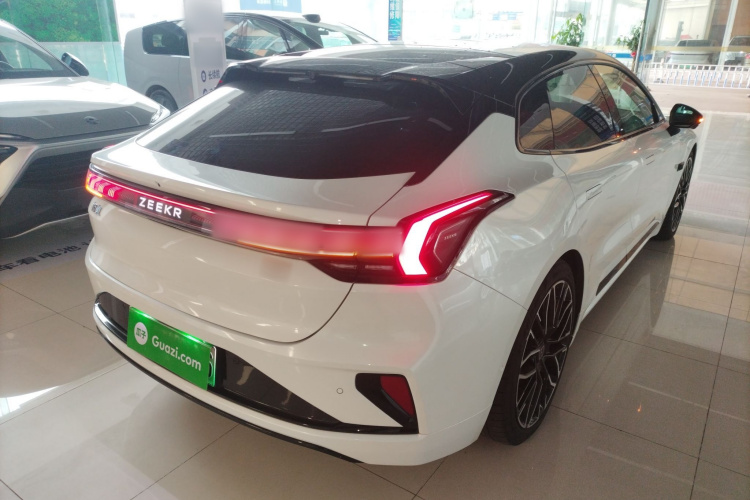 极氪001 2024款 YOU版 100kWh 四驱车身外观7