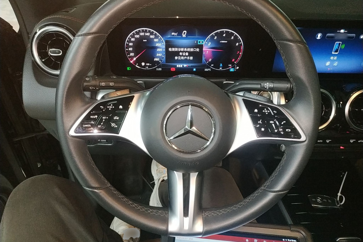 奔驰GLB 2024款 GLB 200 动感型局部细节13