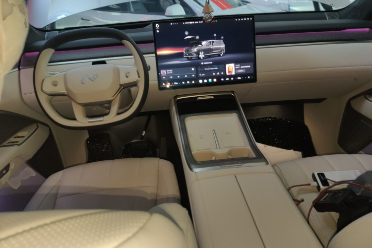 乐道L90 2025款 Ultra 六座版中控内饰7002