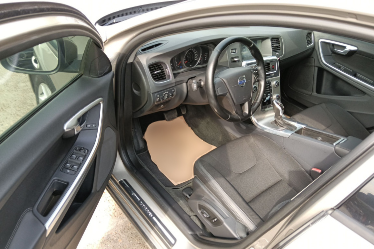 沃尔沃S60 2015款 S60L 2.0T 智行版中控内饰20