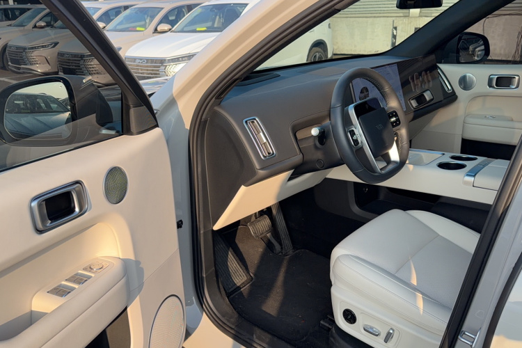 理想汽车 理想L6 2025款 Pro 智能焕新版中控内饰7002
