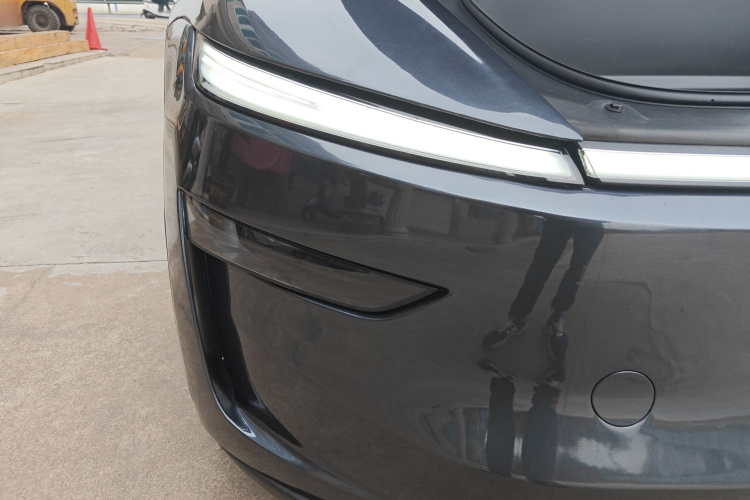 特斯拉 Model Y 2025款 后轮驱动 首发版车身外观8