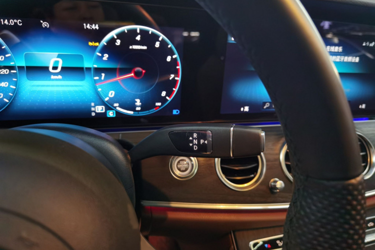 奔驰E级 2023款 改款 E 260 L 运动型局部细节18