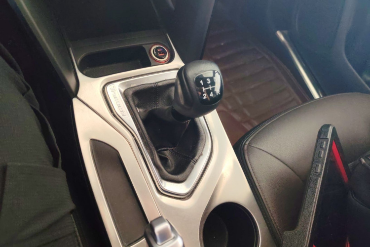 广汽传祺 传祺GS4 2015款 200T 手动豪华版局部细节18