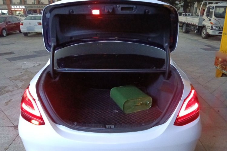 奔驰C级 2020款 C 260 L 运动版局部细节23