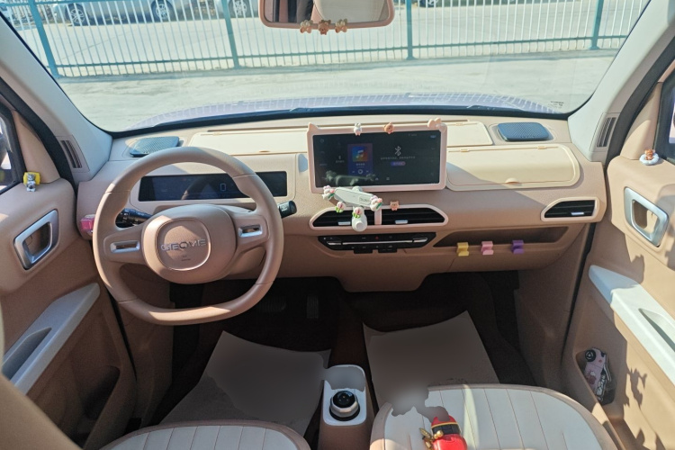 吉利银河 2023款 熊猫mini 200km 灵动熊中控内饰7002