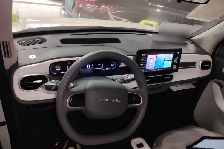 吉利银河 2025款 210km 熊猫骑士中控内饰7002