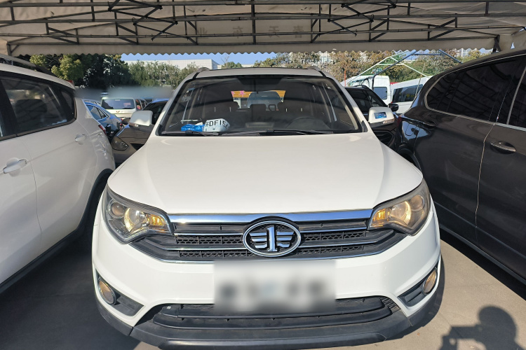 一汽 森雅R7 2016款 1.6L 自动尊贵型车身外观2