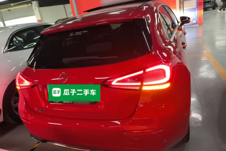 奔驰A级(进口) 2019款 A 200 动感型车身外观6