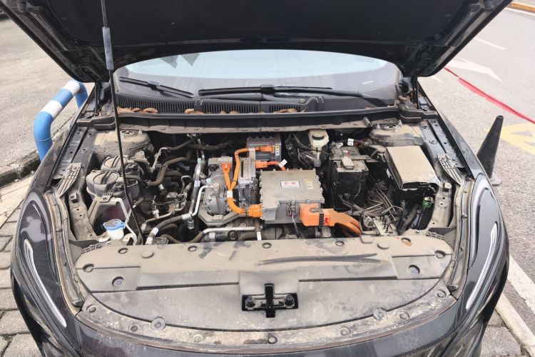 红旗E-QM5 2021款 网约充电 基础版 5座机舱底盘24