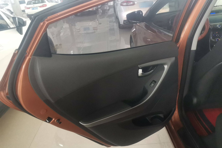 现代 朗动 2015款 1.6L 自动领先型中控内饰7008