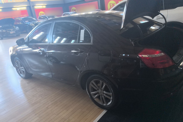 吉利汽车 帝豪 2017款 三厢百万款 1.5L 手动向上版车身外观4