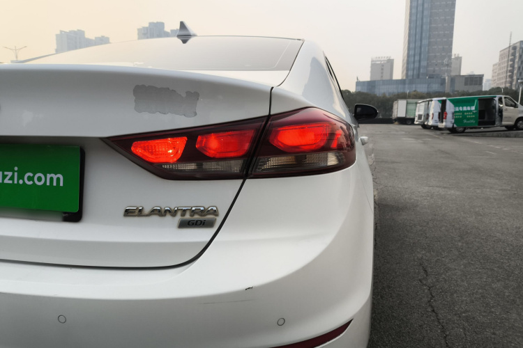 现代 领动 2016款 1.6L 自动智炫·精英型车身外观9