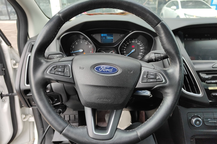 福特 福克斯 2018款 三厢经典 1.6L 自动风尚型智行版中控内饰13