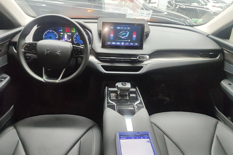 红旗E-QM5 2022款 431km 充电乐享版中控内饰7002