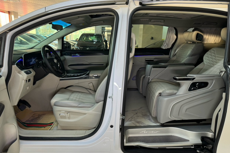 别克GL8 2023款 ES陆尊 舒适型中控内饰7010