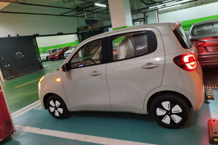 五菱汽车 宏光MINIEV 2025款 四门版 进阶款车身外观4