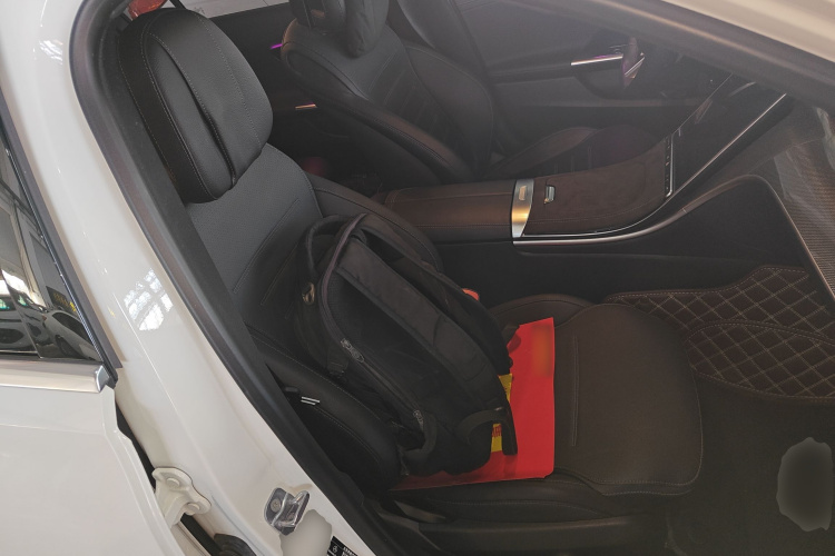 奔驰C级 2024款 C 260 L 运动版局部细节41