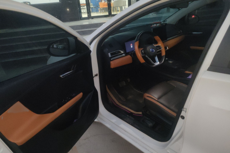 比亚迪e2 2020款 升级版 高续航版 尊贵型中控内饰7003