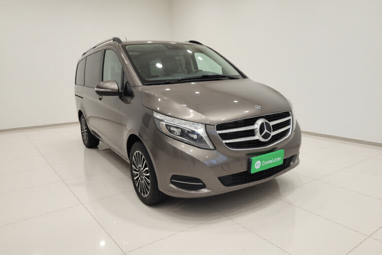 奔驰V级 2017款 V 260 领航版车身外观3