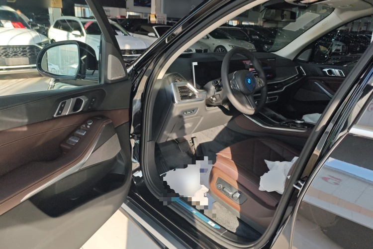 宝马X5 2025款 xDrive 30Li 尊享型M运动曜夜套装中控内饰20