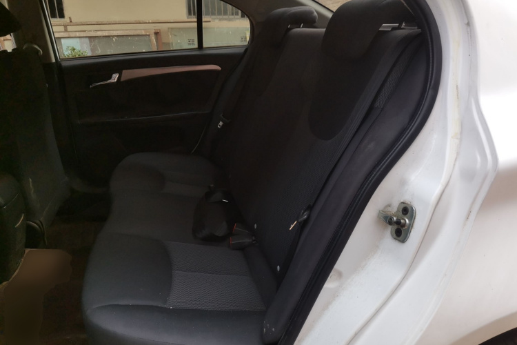 荣威350 2015款 1.5L 自动豪华天窗版中控内饰21