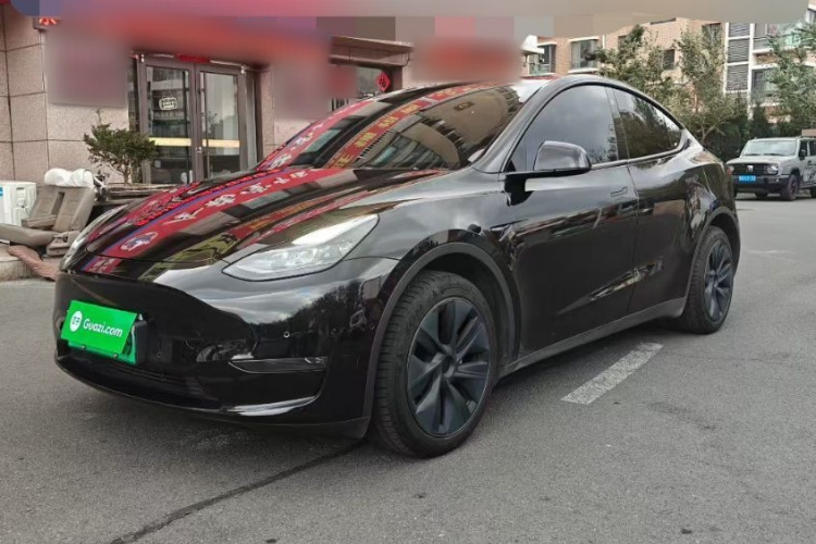 特斯拉 Model Y 2023款 长续航全轮驱动版车身外观1
