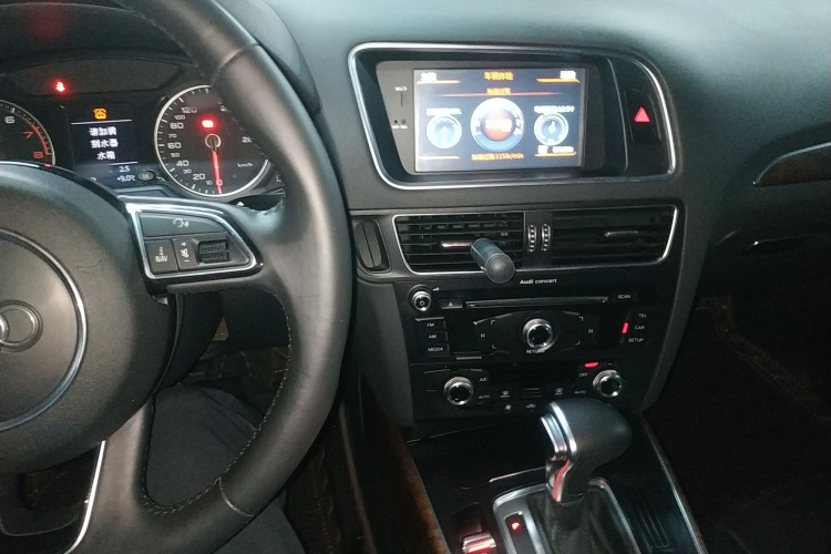 奥迪Q5 2016款 40 TFSI 进取型中控内饰12