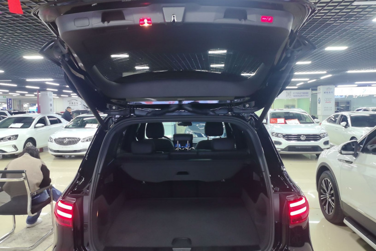 奔驰GLB 2024款 GLB 200 动感型机舱底盘23