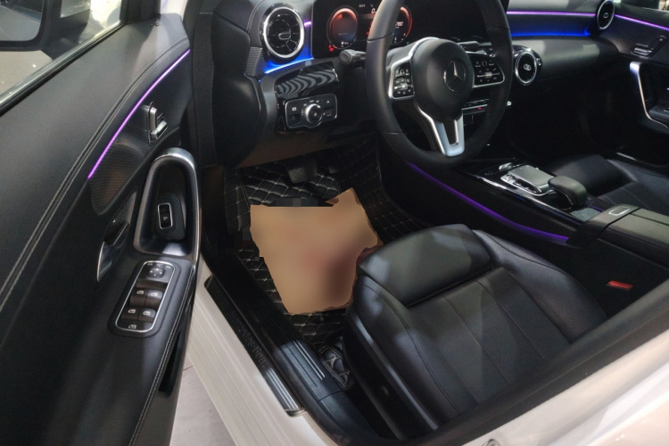 奔驰A级 2019款 A 200 L中控内饰7003