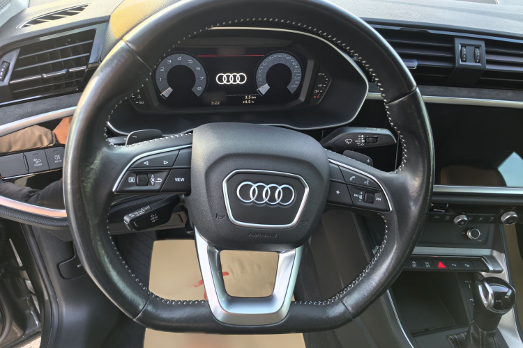 奥迪Q3 2021款 35 TFSI 时尚动感型中控内饰7005