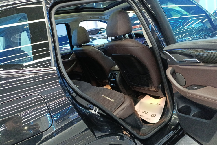 宝马X3 2021款 改款 xDrive28i 豪华套装车身外观7