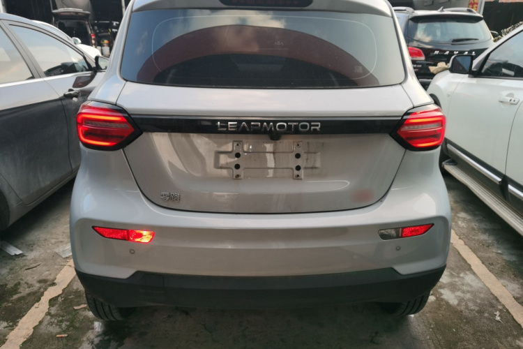 零跑汽车 零跑T03 2023款 403轻享版车身外观6