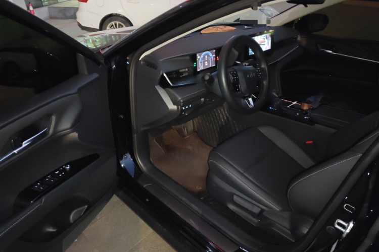 丰田 凯美瑞 2024款 双擎 2.0HE 精英版中控内饰20