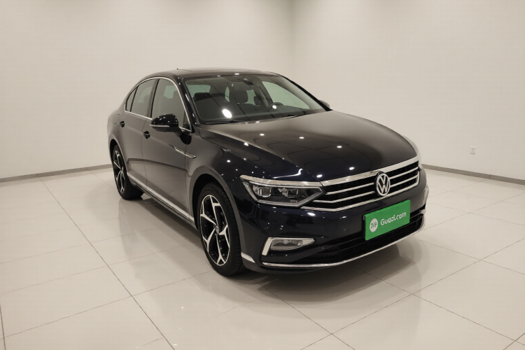 大众 迈腾 2023款 200万辆纪念版 330TSI DSG豪华型车身外观3